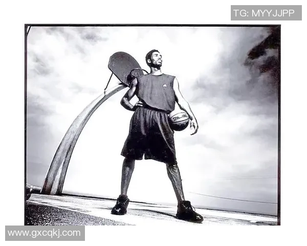 足球明星科比的传奇生涯与对篮球的深刻理解与影响